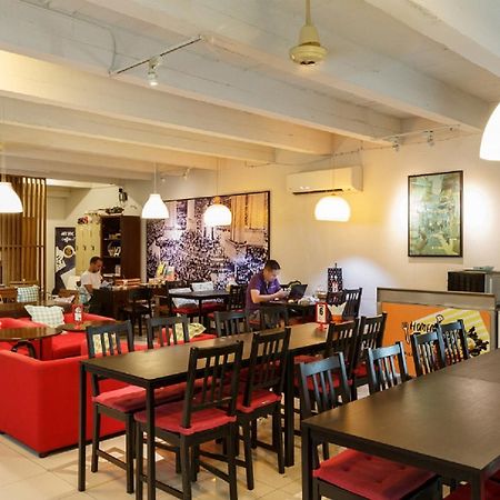 Baan Dinso Hostel@Ratchadamnoen バンコク都 エクステリア 写真