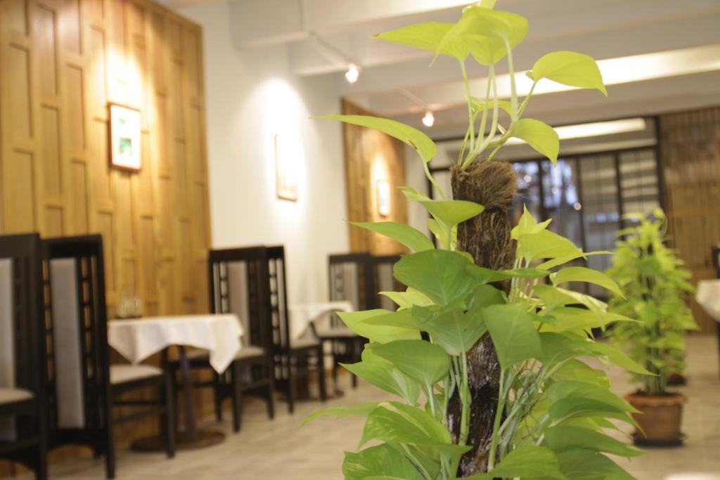 Baan Dinso Hostel@Ratchadamnoen バンコク都 エクステリア 写真