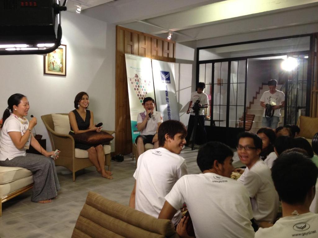 Baan Dinso Hostel@Ratchadamnoen バンコク都 エクステリア 写真