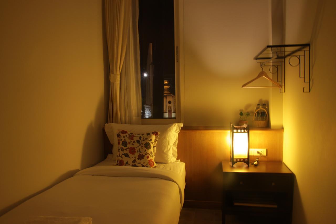 Baan Dinso Hostel@Ratchadamnoen バンコク都 エクステリア 写真
